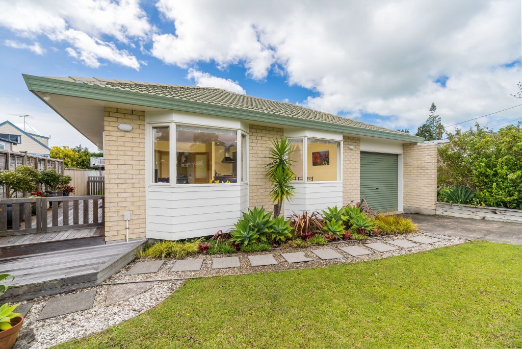 49 Kauri Road, Stanmore Bay Auckland 0930 Sharon Maxwell