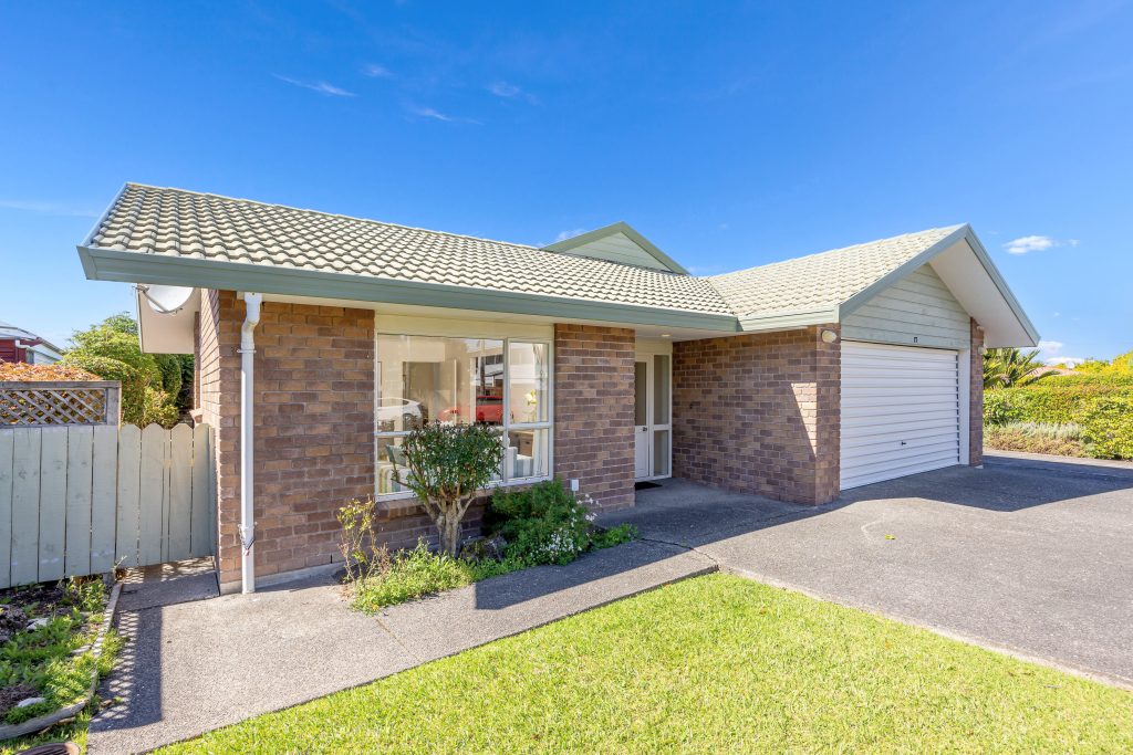 17 Rawhiti Road, Manly Auckland 0930 Sharon Maxwell